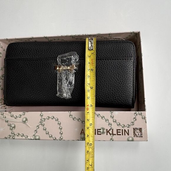 New Anne Klein Women’s Zip-Around Wristlet Wallet Black With Gold Colored Bow - Picture 10 of 10